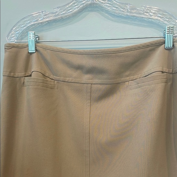 Elegant Tan Women's Suit Size 14 like new signature brand by Larry Levine - Picture 3 of 5